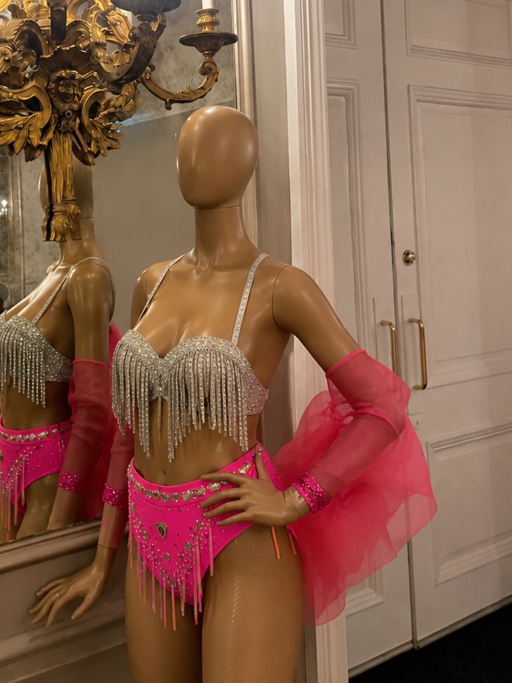 Dance costume for salsa/cabaret with boa